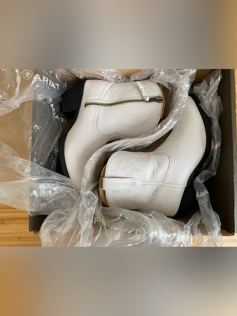 Ariat White Leather Women's-Style Western Ankle Boots - Picture 2 of 10